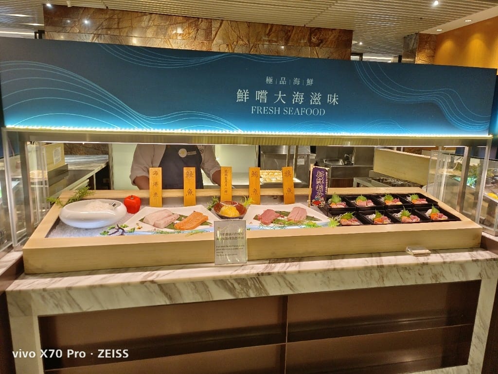 【台北吃到飽】喜來登12廚平日晚餐17訪，用買一送一來松葉蟹吃到飽！！！