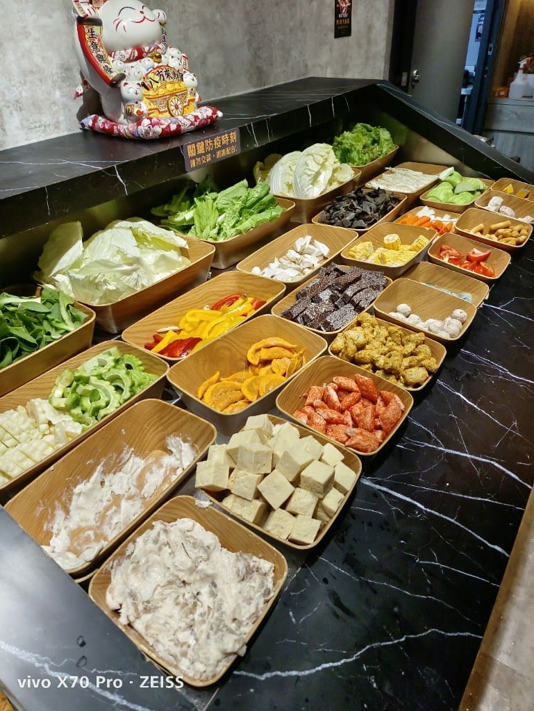 【新莊吃到飽】築間幸福鍋物新莊中悅廣場店，平價好吃的鍋物吃到飽！