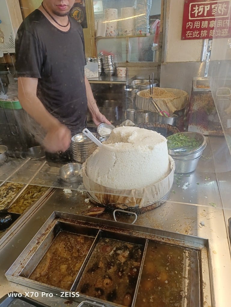 【新竹美食】新竹城隍廟口週邊美食，廟口鴨香飯、王記蚵仔煎、柳家肉燥飯、林家芋泥球、西大發城隍包