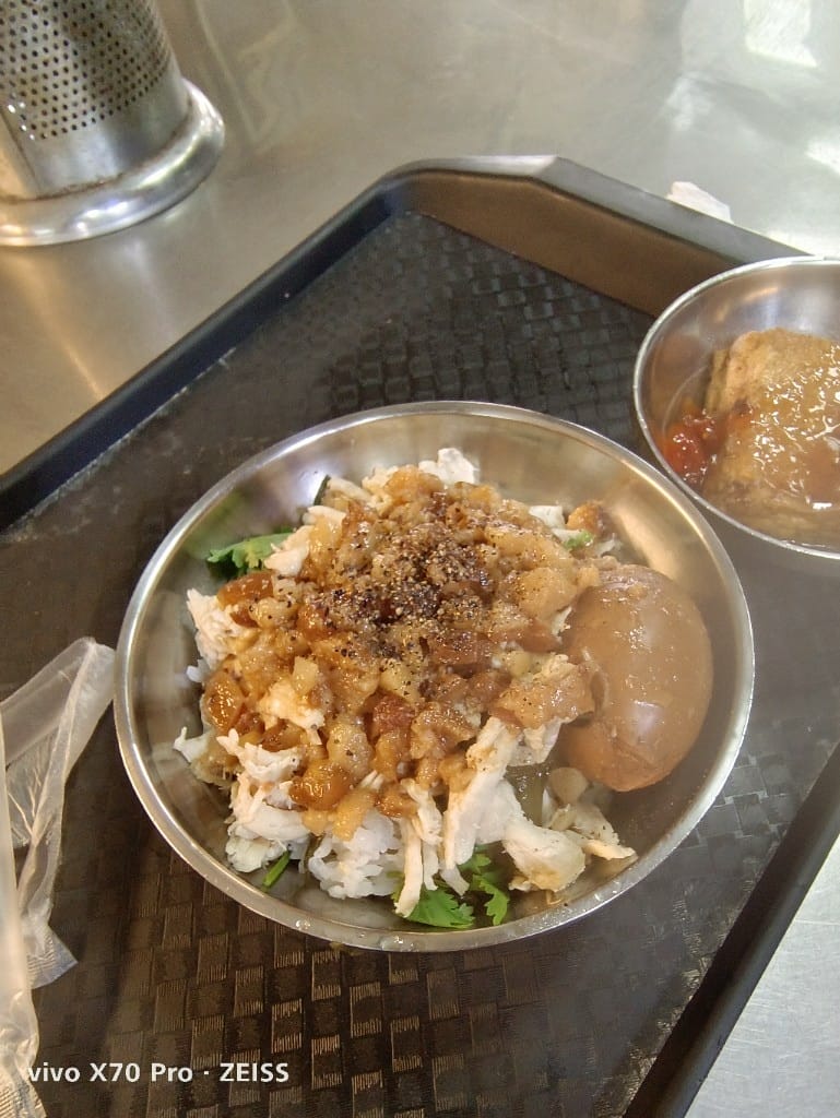 【新竹美食】新竹城隍廟口週邊美食，廟口鴨香飯、王記蚵仔煎、柳家肉燥飯、林家芋泥球、西大發城隍包