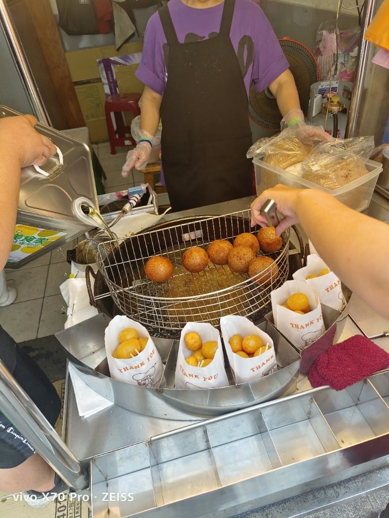 【新竹美食】新竹城隍廟口週邊美食，廟口鴨香飯、王記蚵仔煎、柳家肉燥飯、林家芋泥球、西大發城隍包
