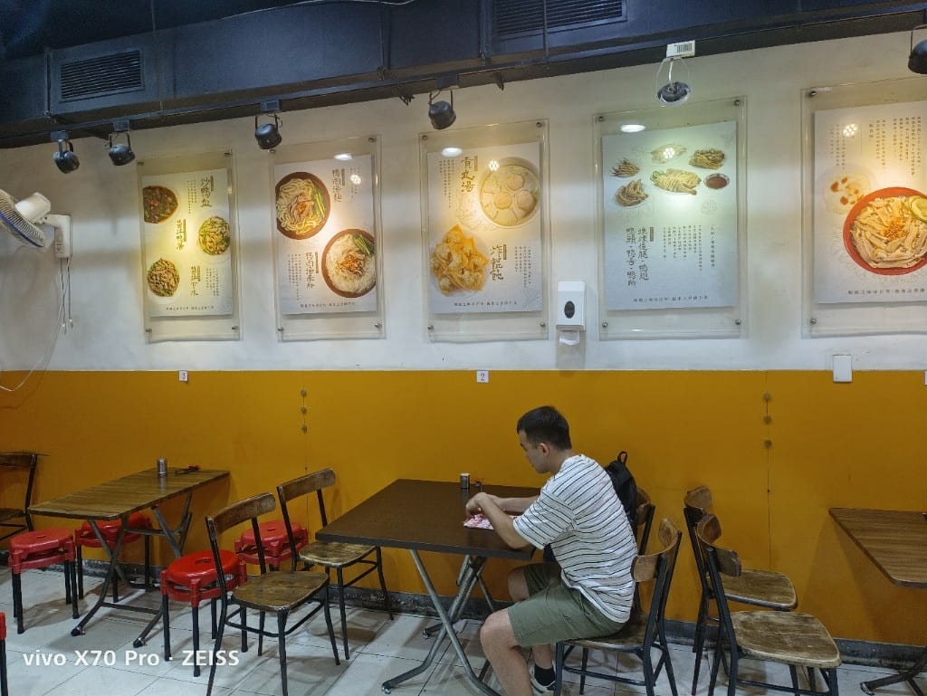 【新竹美食】新竹城隍廟口週邊美食，廟口鴨香飯、王記蚵仔煎、柳家肉燥飯、林家芋泥球、西大發城隍包