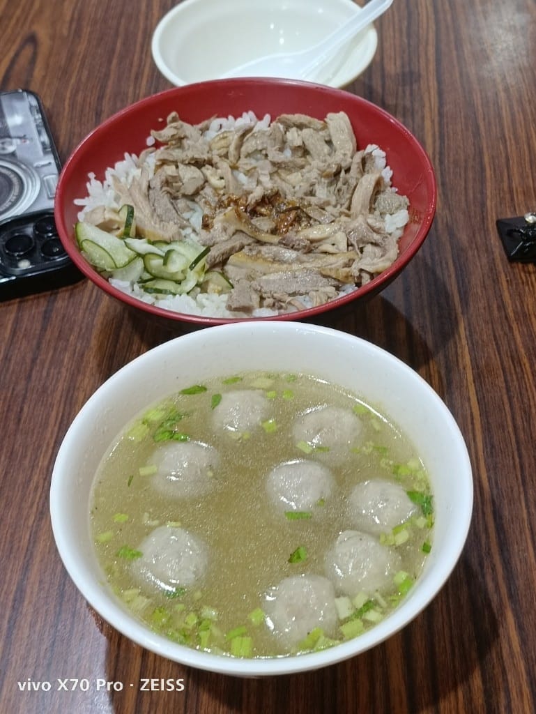 【新竹美食】新竹城隍廟口週邊美食，廟口鴨香飯、王記蚵仔煎、柳家肉燥飯、林家芋泥球、西大發城隍包