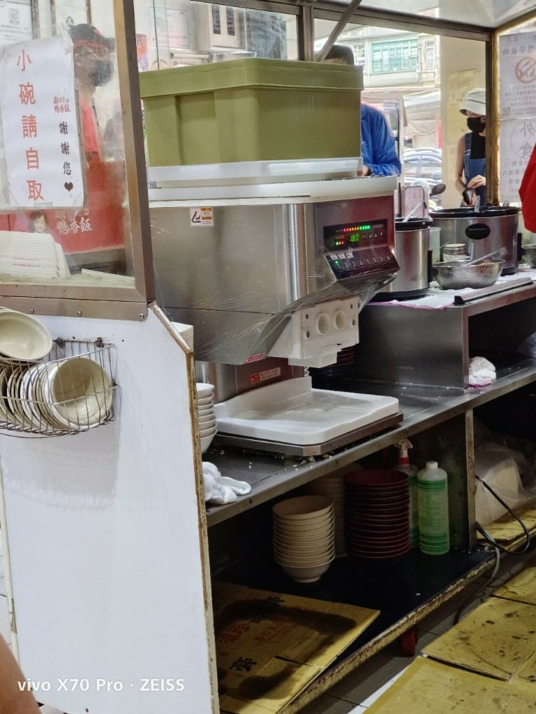 【新竹美食】新竹城隍廟口週邊美食，廟口鴨香飯、王記蚵仔煎、柳家肉燥飯、林家芋泥球、西大發城隍包