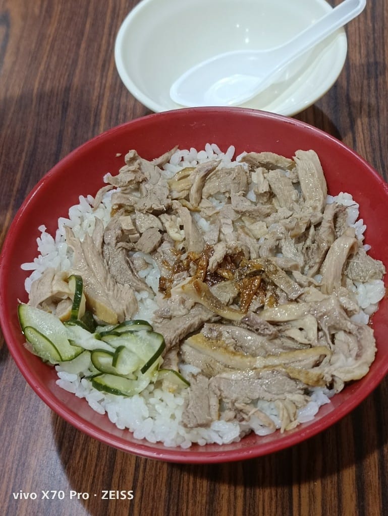 【新竹美食】新竹城隍廟口週邊美食，廟口鴨香飯、王記蚵仔煎、柳家肉燥飯、林家芋泥球、西大發城隍包