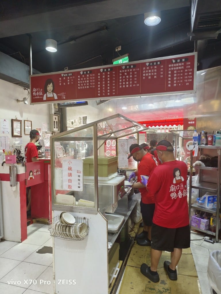 【新竹美食】新竹城隍廟口週邊美食，廟口鴨香飯、王記蚵仔煎、柳家肉燥飯、林家芋泥球、西大發城隍包