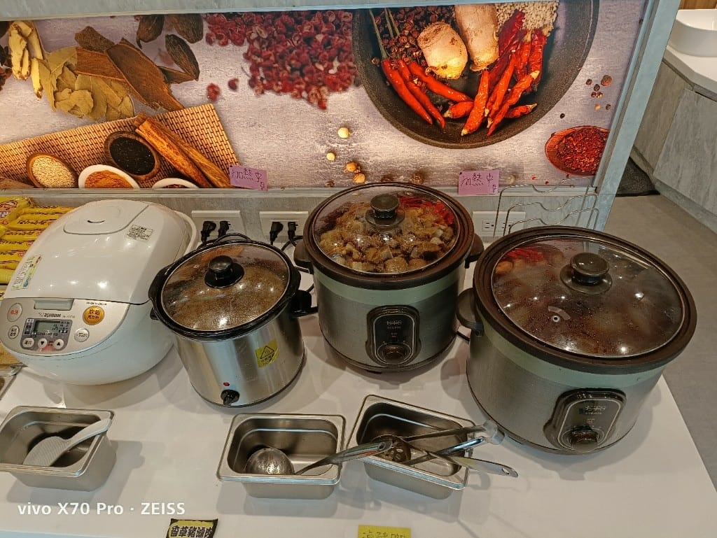 【桃園吃到飽】魔椒頂級鴛鴦鍋經國直營店，天使紅蝦竟有開背去腸泥了耶！