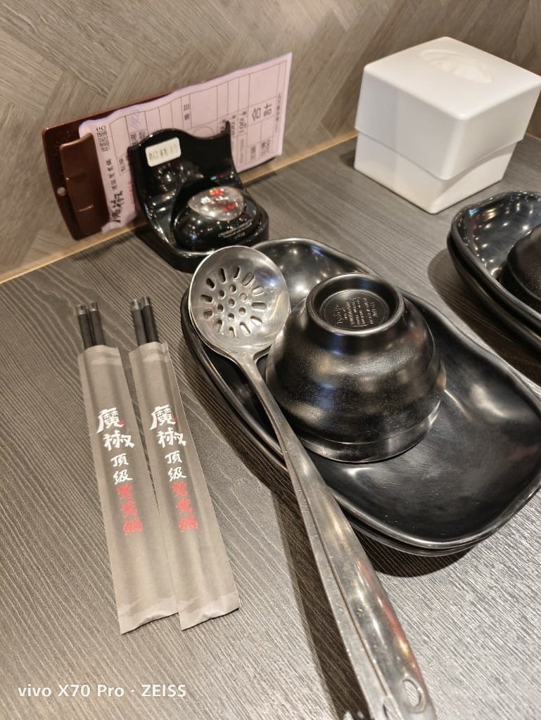 【桃園吃到飽】魔椒頂級鴛鴦鍋經國直營店，天使紅蝦竟有開背去腸泥了耶！