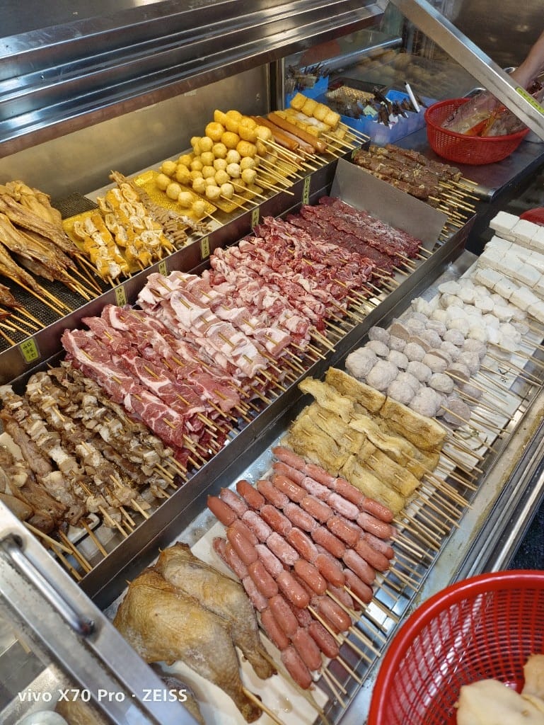 【新莊美食】福壽街美食，全也刀削麵原手工刀削麵、方仔烤肉、厚野雞排和布丁主義