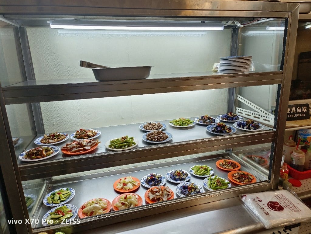 【新莊美食】福壽街美食，全也刀削麵原手工刀削麵、方仔烤肉、厚野雞排和布丁主義