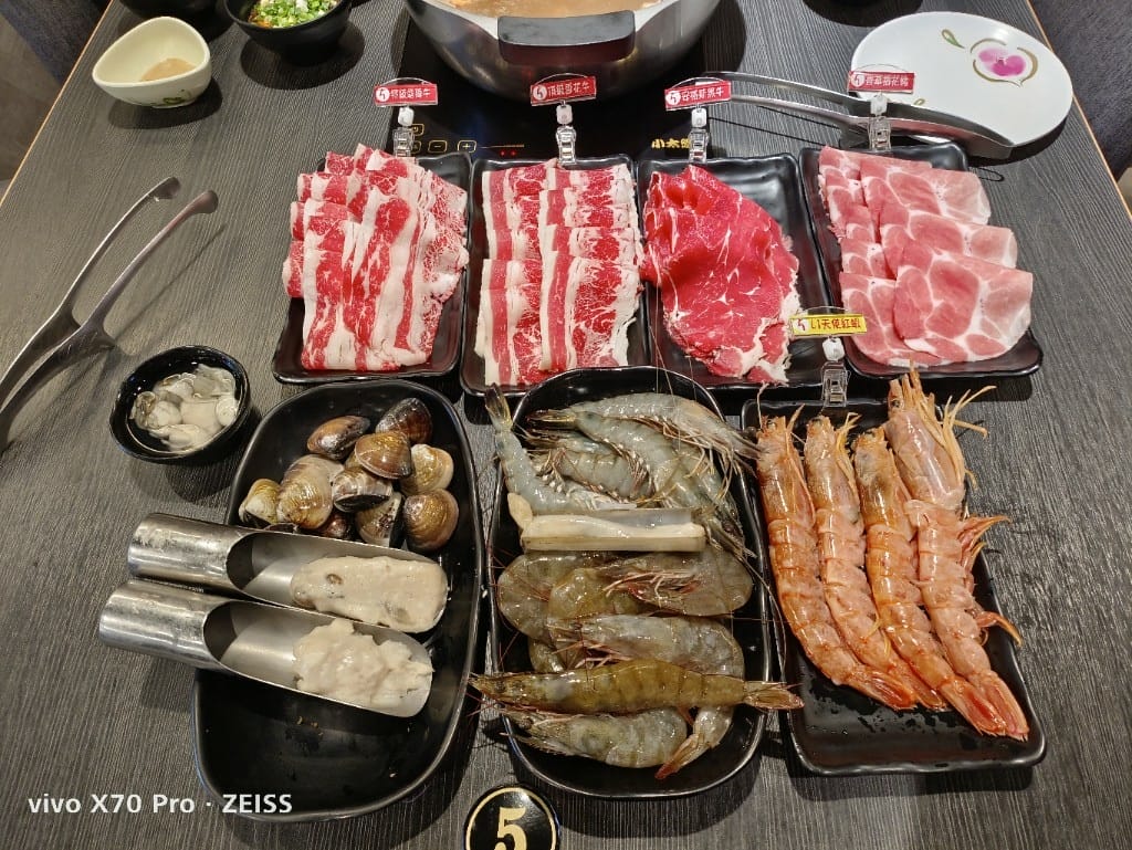 【桃園吃到飽】魔椒頂級鴛鴦鍋經國直營店，天使紅蝦竟有開背去腸泥了耶！