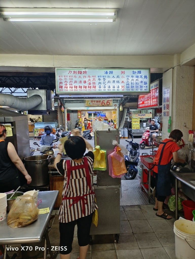 【新莊美食】福壽街美食，全也刀削麵原手工刀削麵、方仔烤肉、厚野雞排和布丁主義