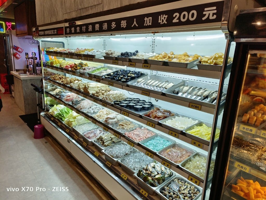 【桃園吃到飽】魔椒頂級鴛鴦鍋經國直營店，天使紅蝦竟有開背去腸泥了耶！