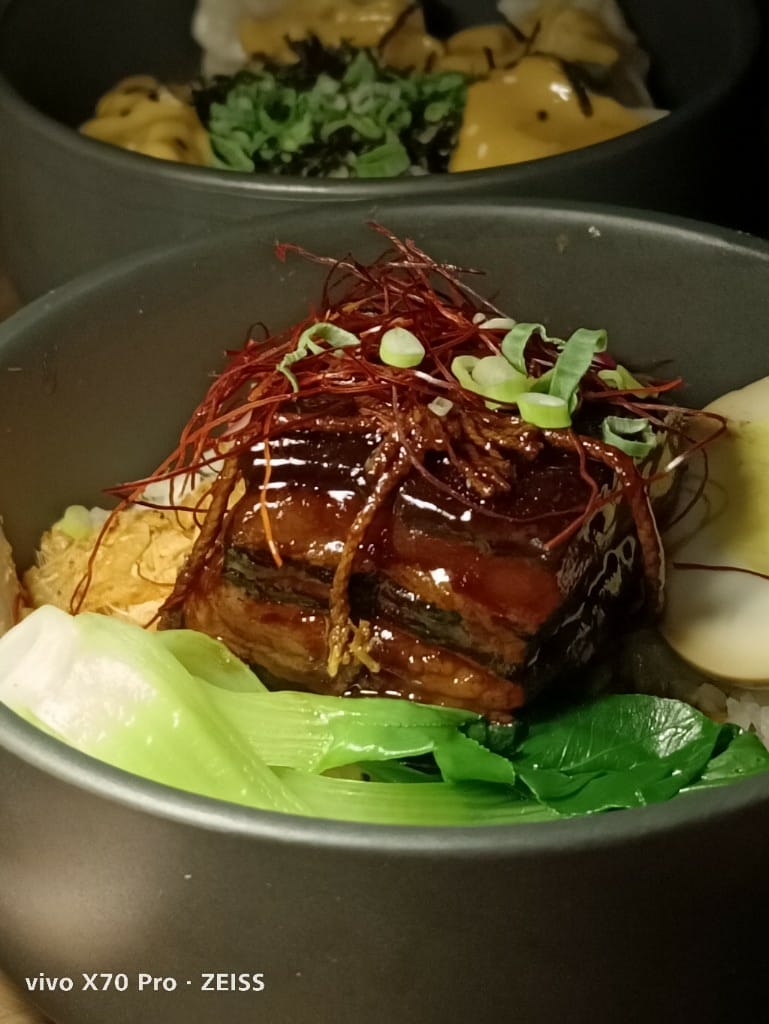 【台北美食】噶瑪蘭威士忌酒吧，有美味餐點的桶邊直飲酒吧！