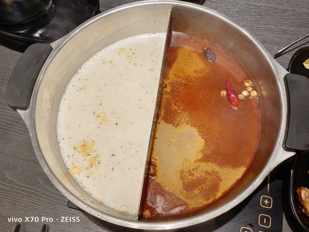 【桃園吃到飽】魔椒頂級鴛鴦鍋經國直營店，天使紅蝦竟有開背去腸泥了耶！