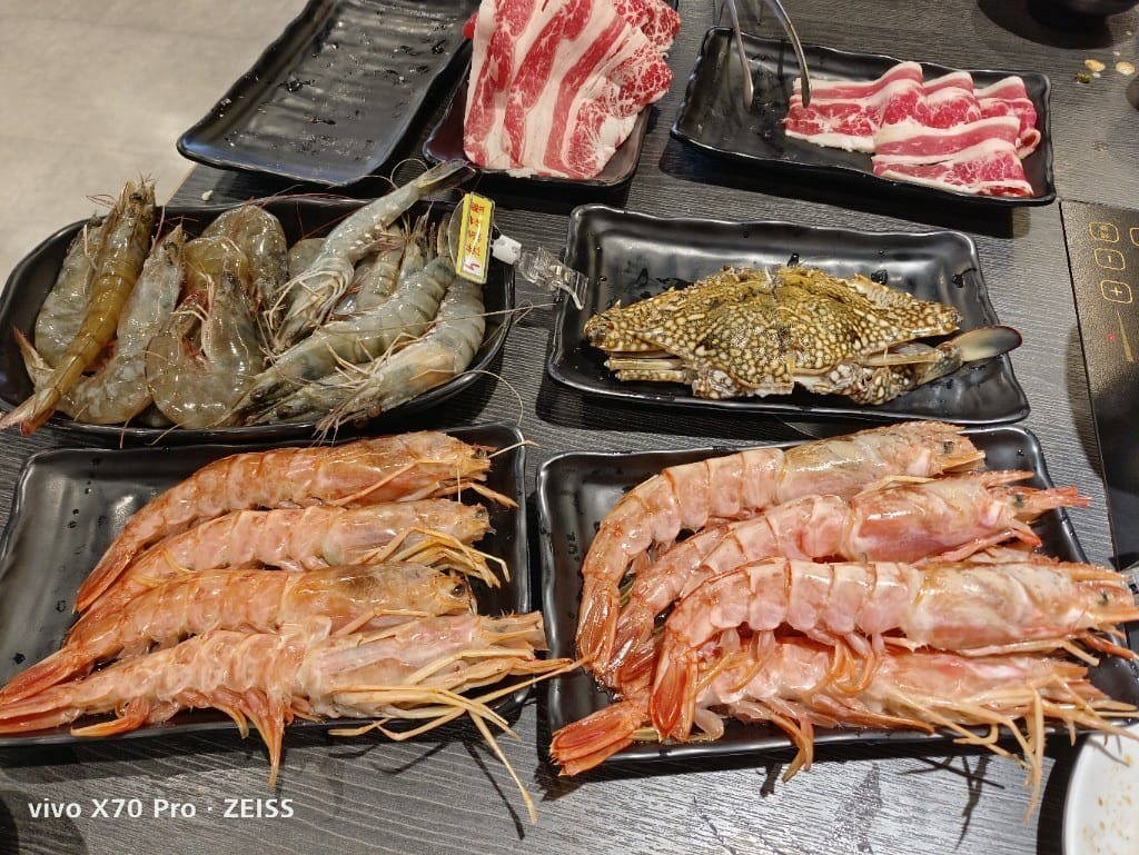 【桃園吃到飽】魔椒頂級鴛鴦鍋經國直營店，天使紅蝦竟有開背去腸泥了耶！