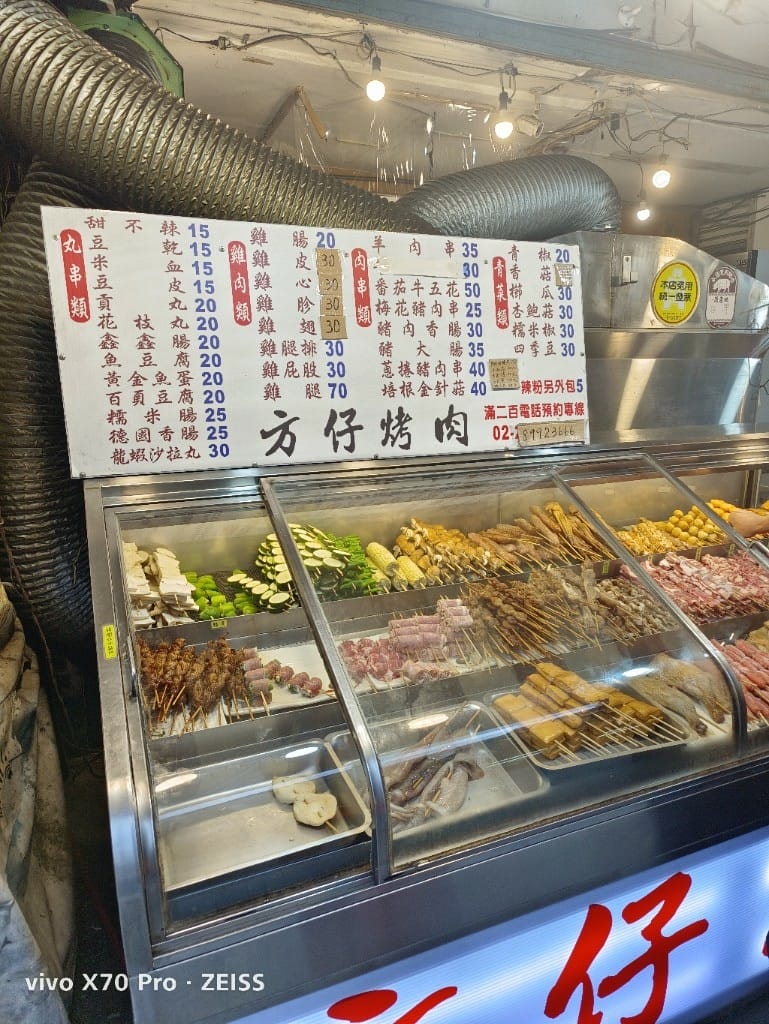 【新莊美食】福壽街美食，全也刀削麵原手工刀削麵、方仔烤肉、厚野雞排和布丁主義