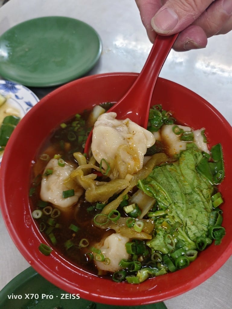 【新莊美食】福壽街美食，全也刀削麵原手工刀削麵、方仔烤肉、厚野雞排和布丁主義
