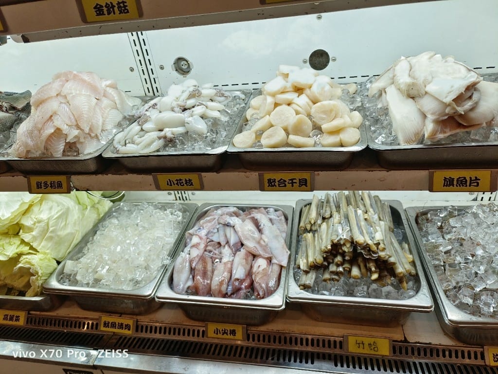 【桃園吃到飽】魔椒頂級鴛鴦鍋經國直營店，天使紅蝦竟有開背去腸泥了耶！