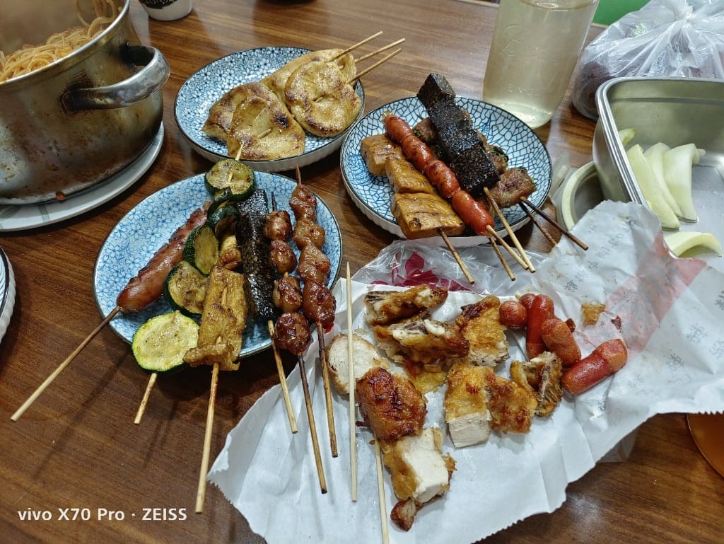 【新莊美食】福壽街美食，全也刀削麵原手工刀削麵、方仔烤肉、厚野雞排和布丁主義