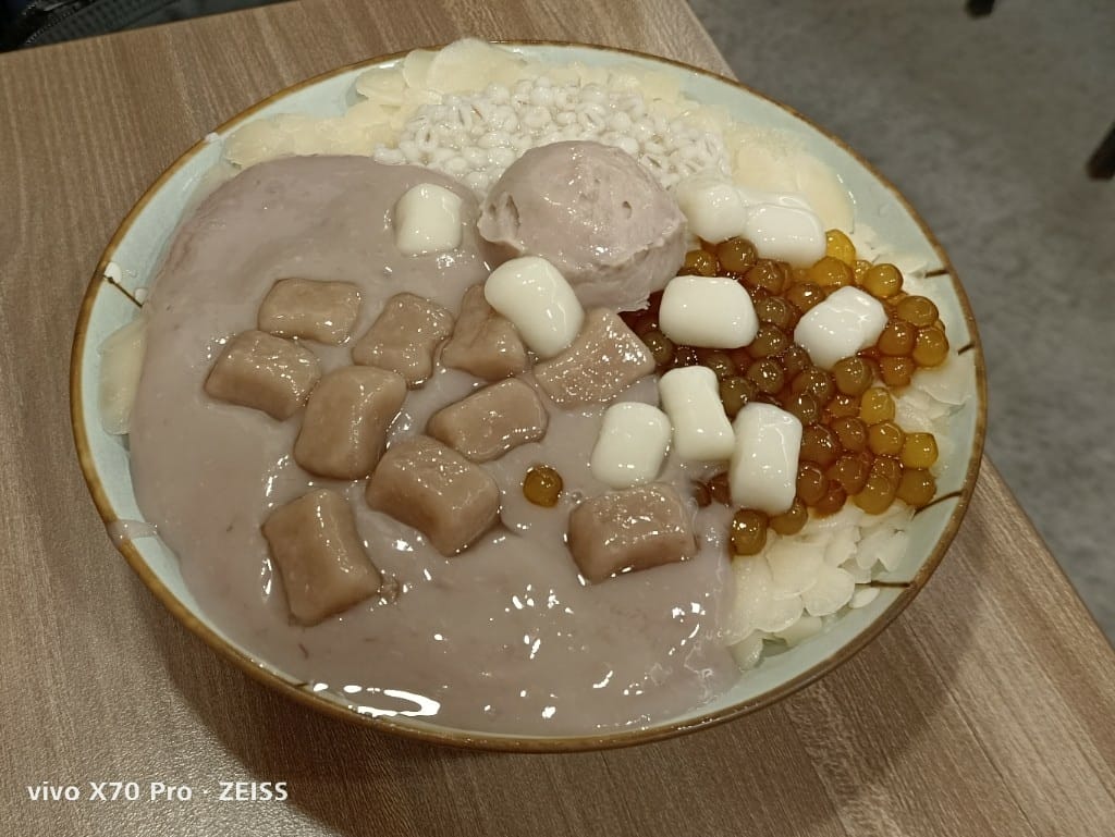 【台北美食】樂華夜市美食，郭家臭豆腐、快樂QQ球、阿爸的芋圓、樂華三鮮羹