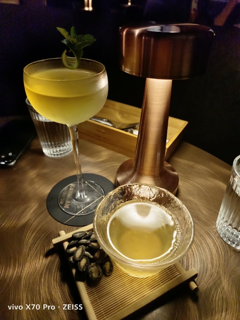 【台北美食】噶瑪蘭威士忌酒吧，有美味餐點的桶邊直飲酒吧！