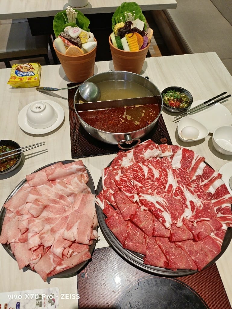 【新莊美食】覺醒幸福鍋物新莊總店，不收服務費的網美火鍋店！