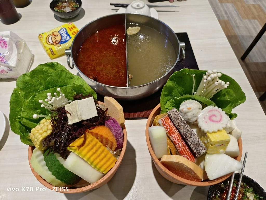 【新莊美食】覺醒幸福鍋物新莊總店，不收服務費的網美火鍋店！
