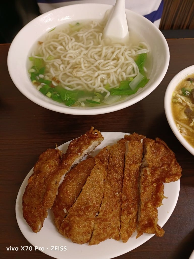 【新莊美食】溢鼎小館，天津人開的道地北方麵食館，炸排骨超好吃的❤️