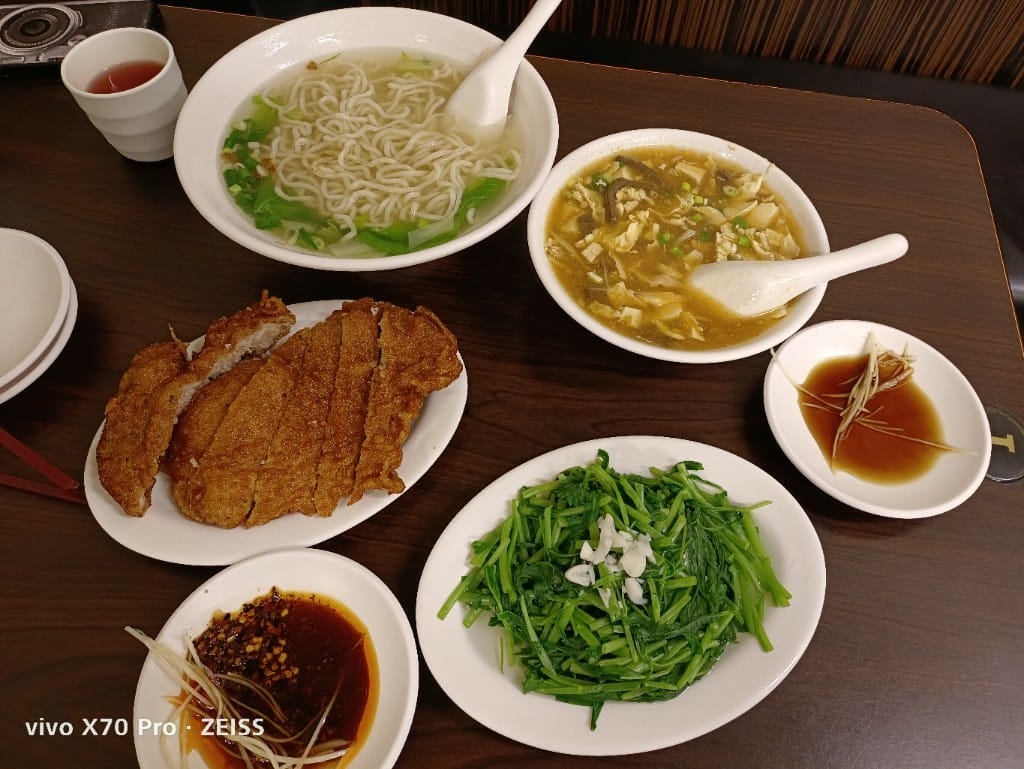 【新莊美食】溢鼎小館，天津人開的道地北方麵食館，炸排骨超好吃的❤️