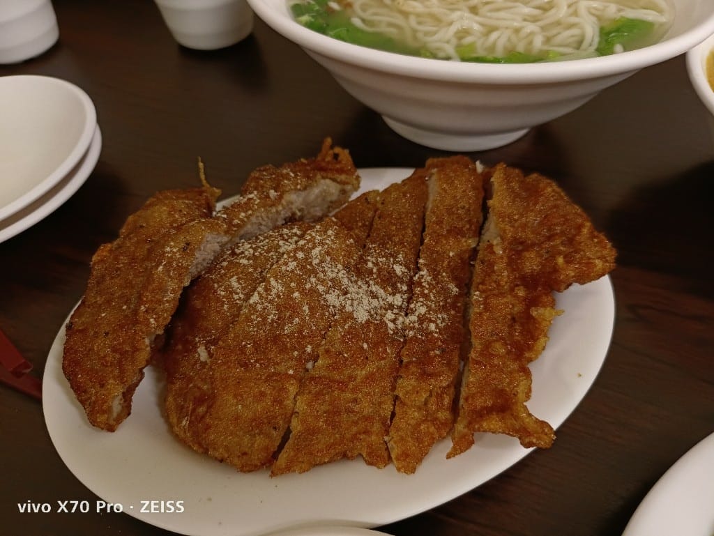【新莊美食】溢鼎小館，天津人開的道地北方麵食館，炸排骨超好吃的❤️