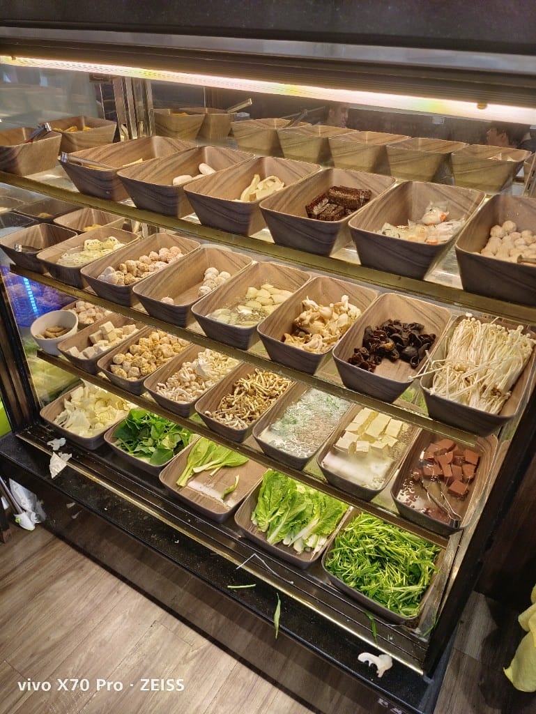 【新莊吃到飽】沐沐鍋物MUMU新莊中平店，八方悅二代店，自助吧吃到飽4訪