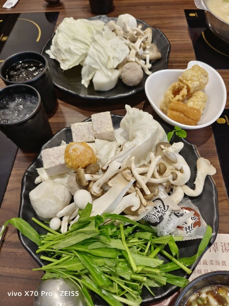 【新莊吃到飽】沐沐鍋物MUMU新莊中平店，八方悅二代店，自助吧吃到飽4訪