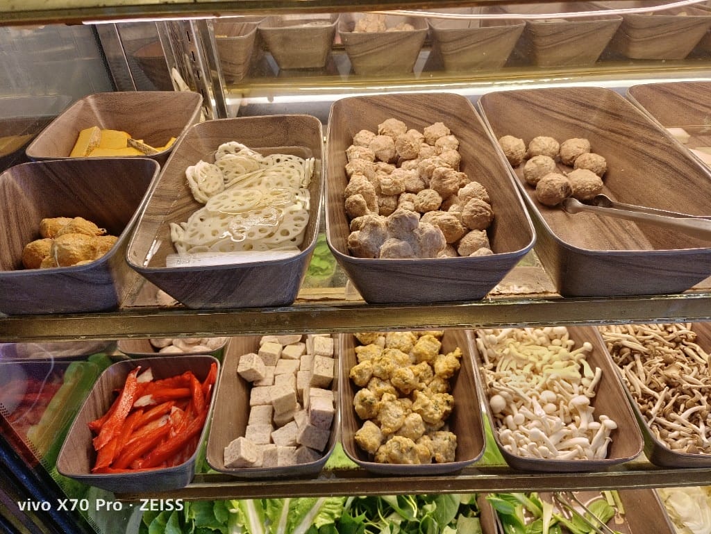 【新莊吃到飽】沐沐鍋物MUMU新莊中平店，八方悅二代店，自助吧吃到飽4訪