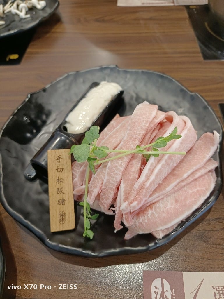 【新莊吃到飽】沐沐鍋物MUMU新莊中平店，八方悅二代店，自助吧吃到飽4訪