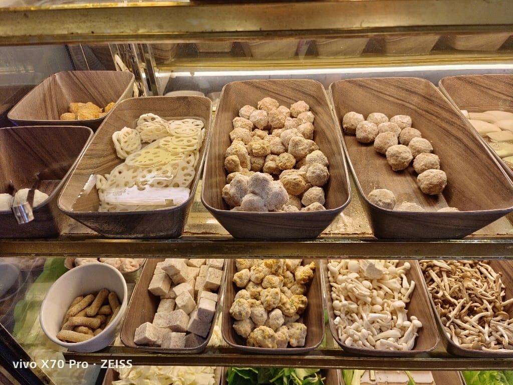 【新莊吃到飽】沐沐鍋物MUMU新莊中平店，八方悅二代店，自助吧吃到飽4訪
