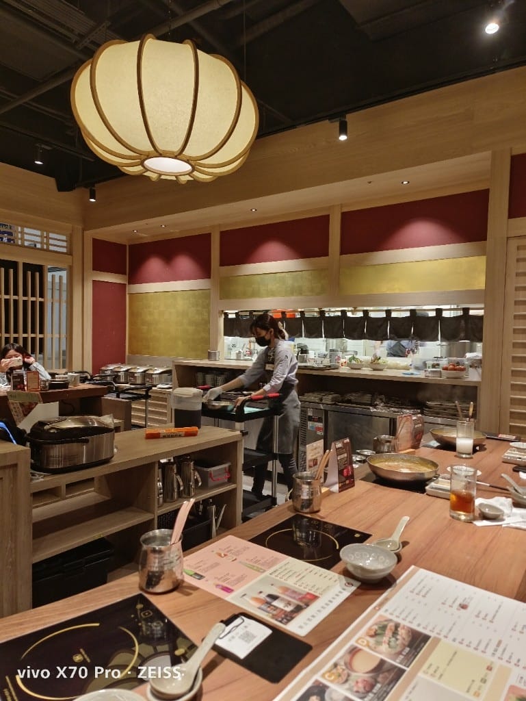 【新莊美食】黑毛屋新莊宏匯店,主打日本和牛及伊比利豬的平價鍋物👏 - 第23張圖 【新莊美食】黑毛屋新莊宏匯店,主打日本和牛及伊比利豬的平價鍋物👏