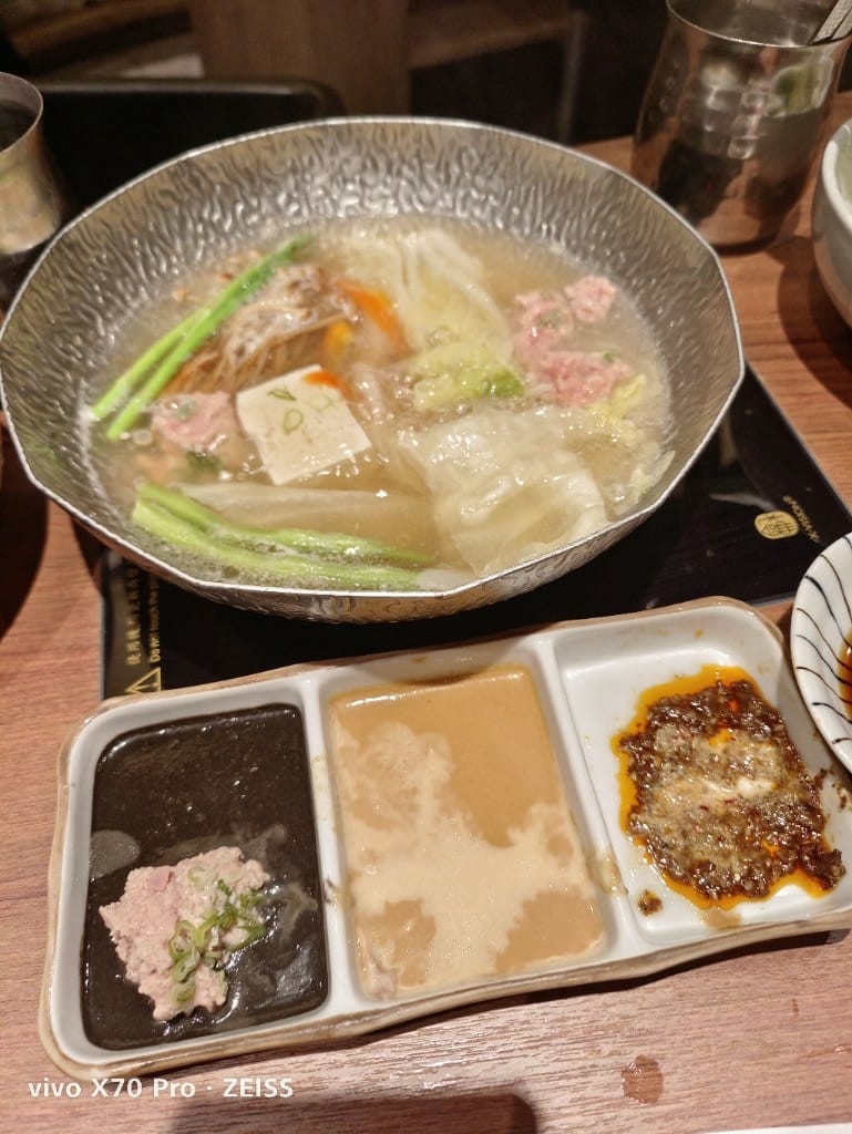 【新莊美食】黑毛屋新莊宏匯店,主打日本和牛及伊比利豬的平價鍋物👏 - 第14張圖 【新莊美食】黑毛屋新莊宏匯店,主打日本和牛及伊比利豬的平價鍋物👏
