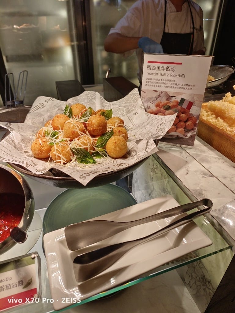 【台北吃到飽】探索廚房平日午餐20訪，狂歡義夏松葉蟹腳吃到飽❤️