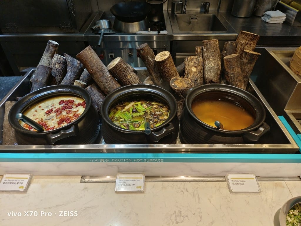 【台北吃到飽】探索廚房平日午餐20訪，狂歡義夏松葉蟹腳吃到飽❤️