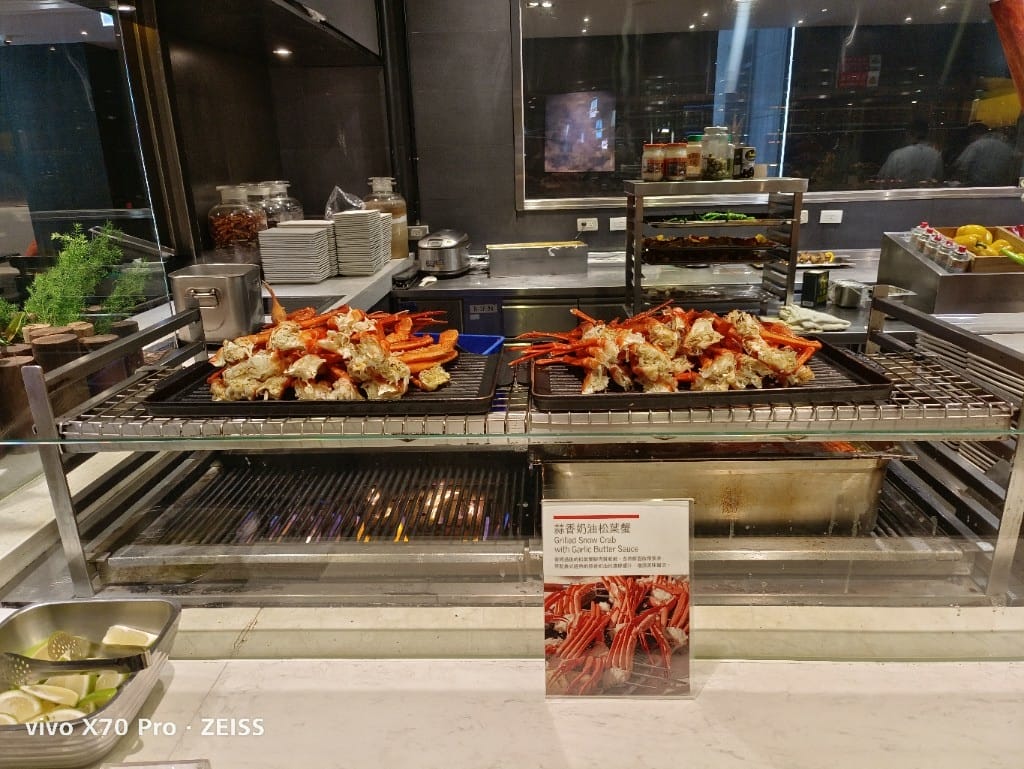 【台北吃到飽】探索廚房平日午餐20訪，狂歡義夏松葉蟹腳吃到飽❤️