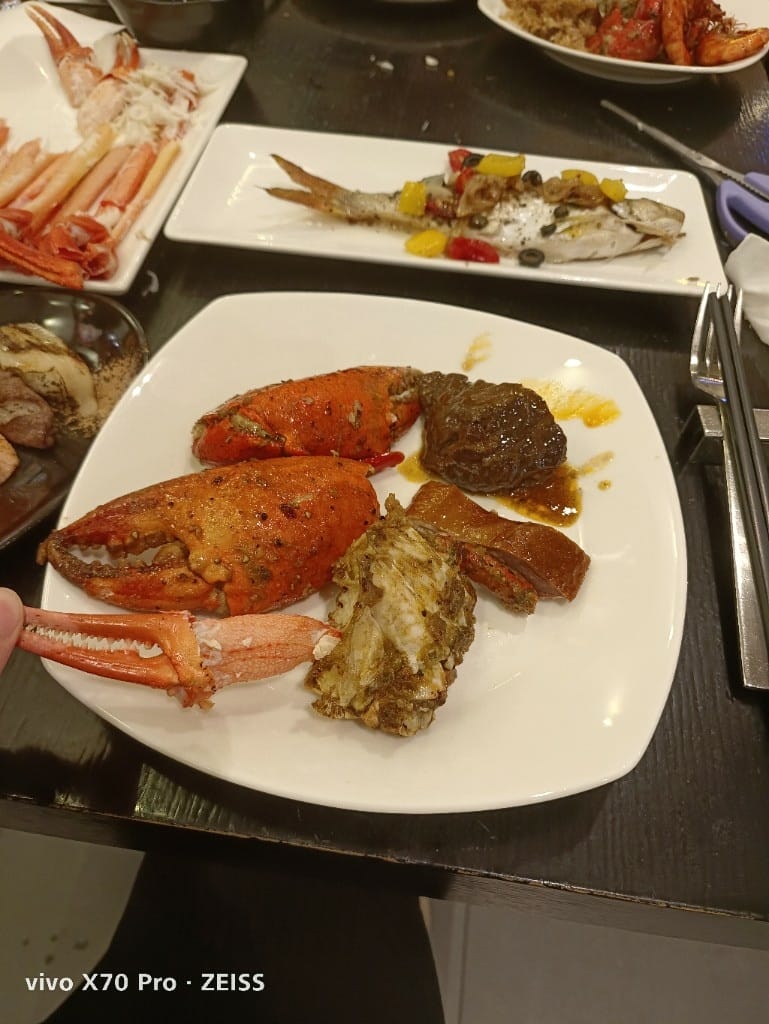 【台北吃到飽】探索廚房平日午餐20訪，狂歡義夏松葉蟹腳吃到飽❤️