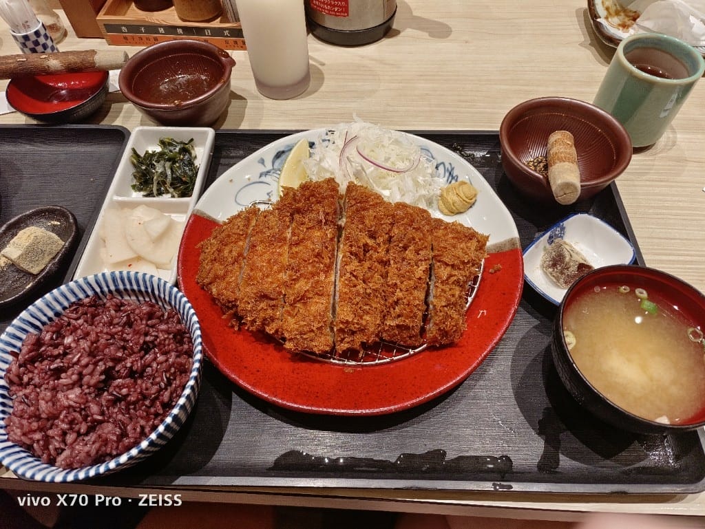 【新莊美食】銀座杏子日式豬排新莊宏匯店，竟然除了豬排都可以吃到飽😆