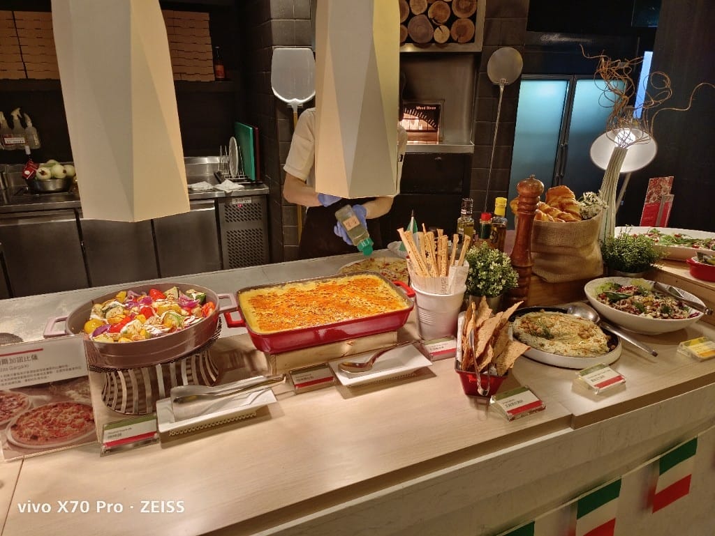 【台北吃到飽】探索廚房平日午餐20訪，狂歡義夏松葉蟹腳吃到飽❤️