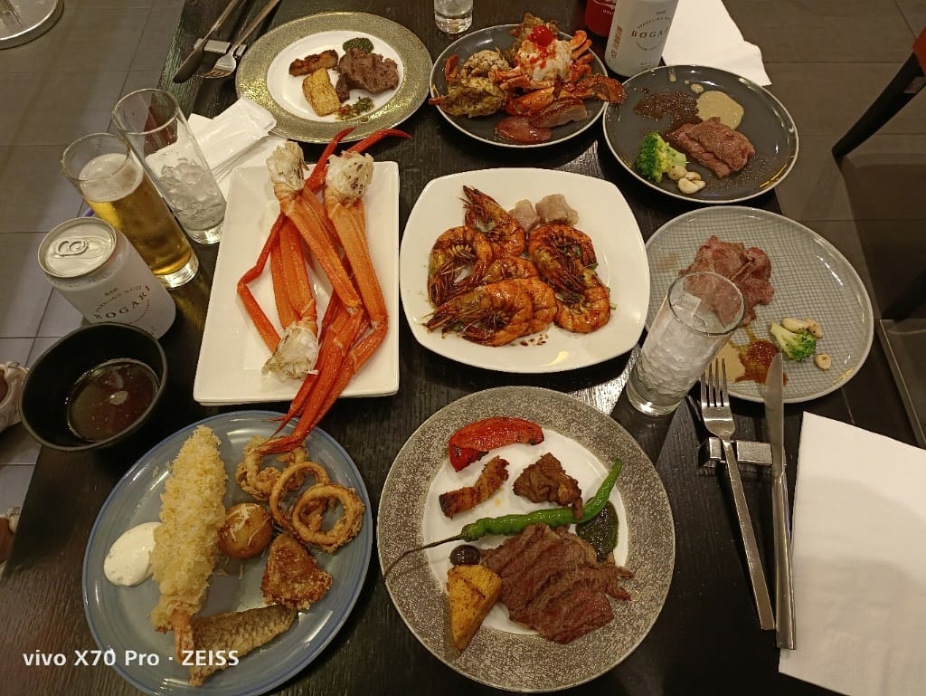 【台北吃到飽】探索廚房平日午餐20訪，狂歡義夏松葉蟹腳吃到飽❤️