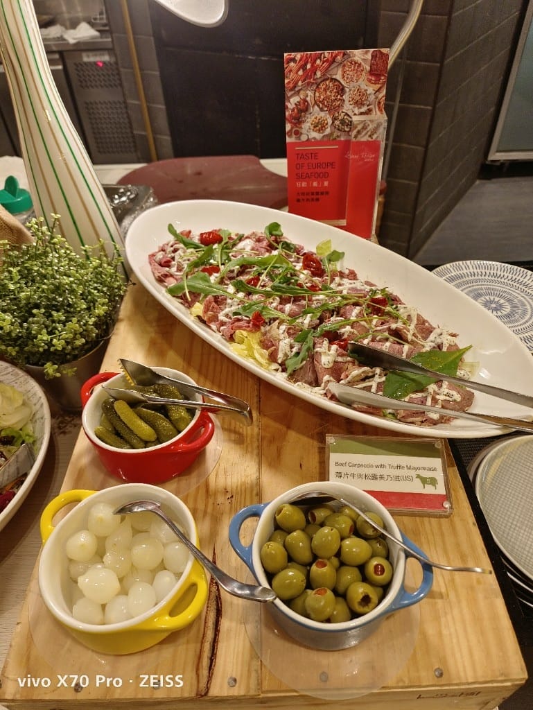 【台北吃到飽】探索廚房平日午餐20訪，狂歡義夏松葉蟹腳吃到飽❤️