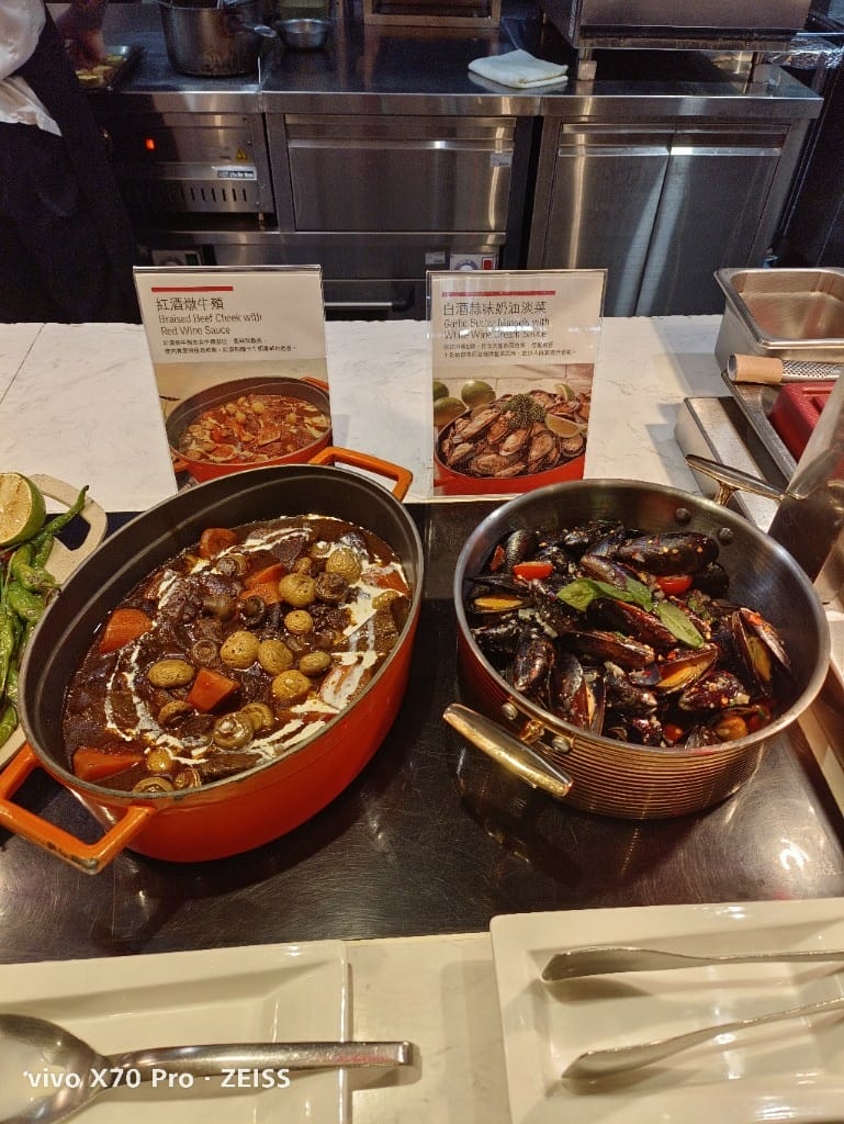【台北吃到飽】探索廚房平日午餐20訪，狂歡義夏松葉蟹腳吃到飽❤️