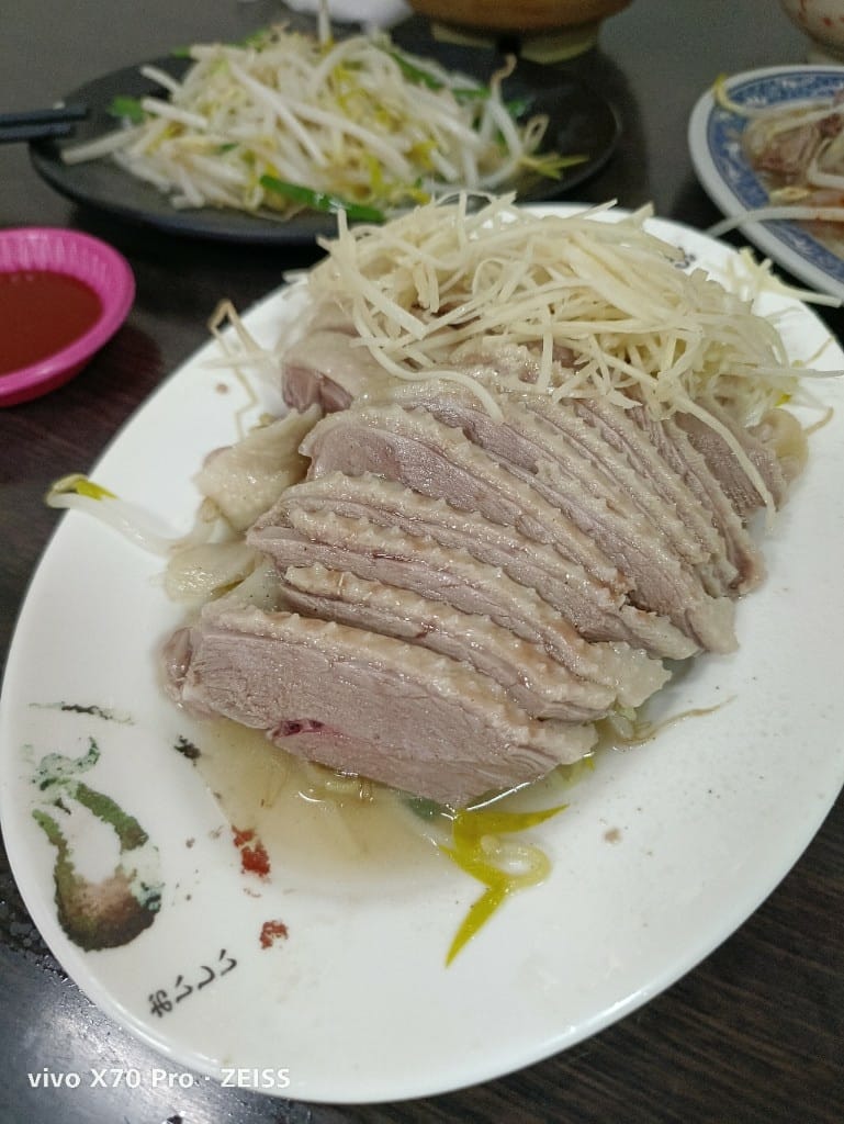 【新莊美食】美味鵝肉，四維路排隊的美味鴨肉麵！