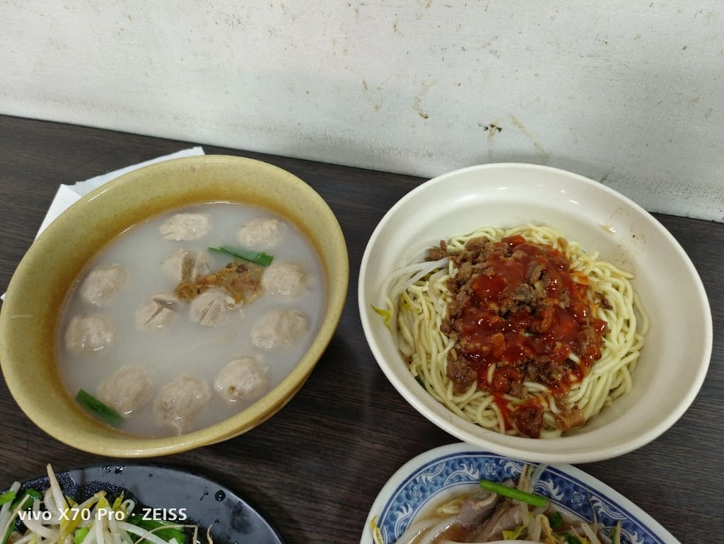 【新莊美食】美味鵝肉，四維路排隊的美味鴨肉麵！