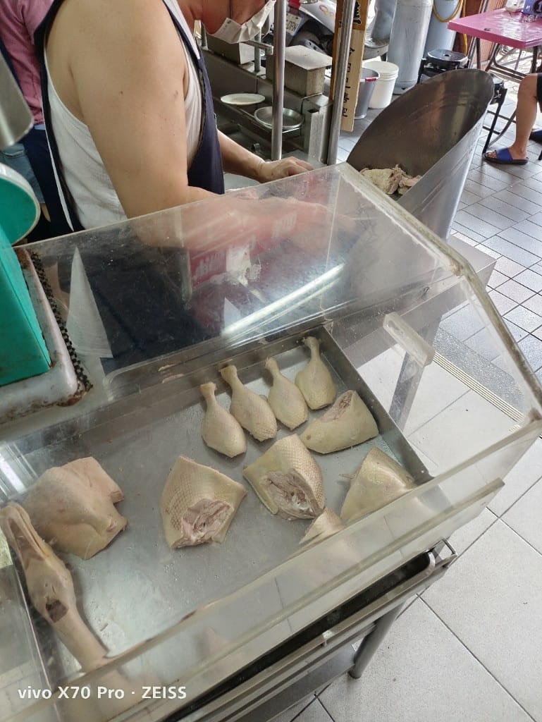 【新莊美食】美味鵝肉，四維路排隊的美味鴨肉麵！